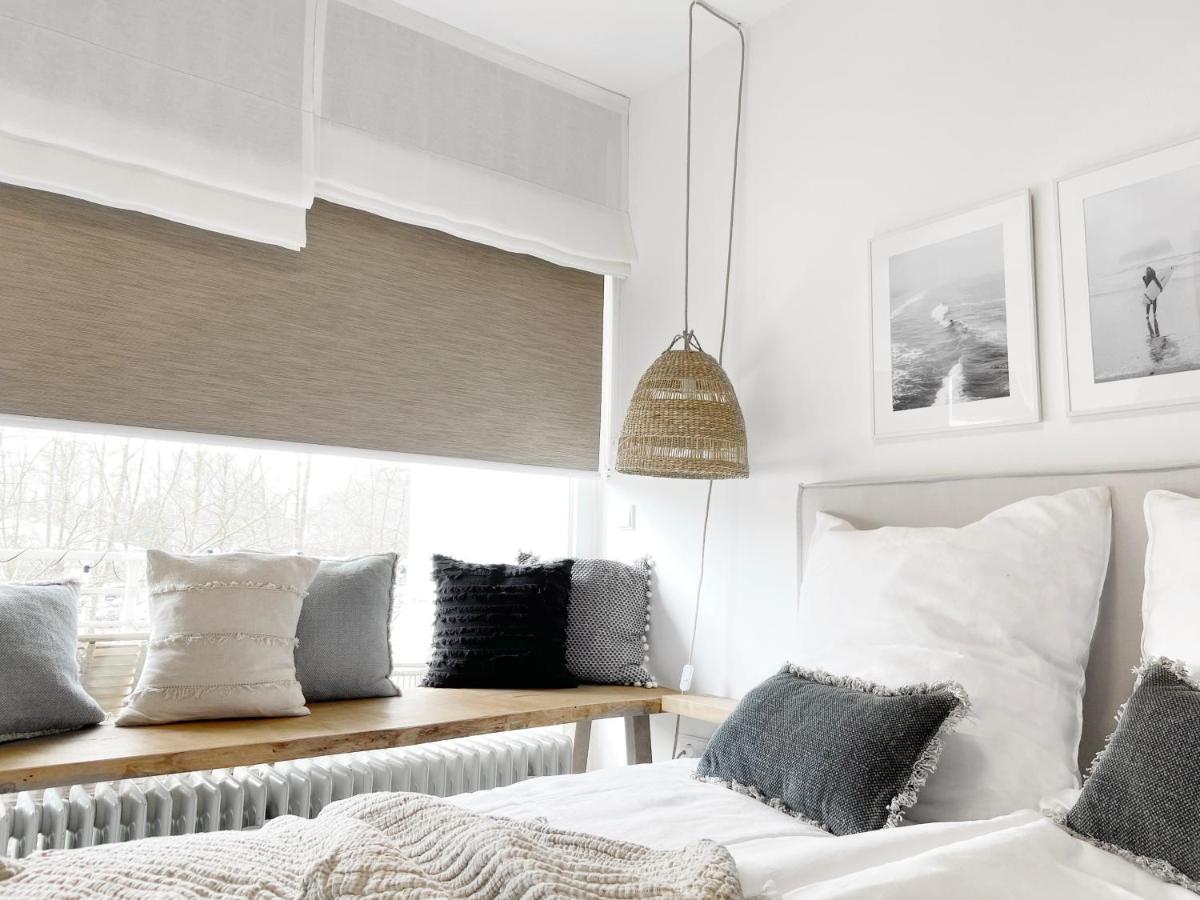 Seaside Rooms - Zentrales Design-Apartment Mit Balkon & Parkplatz - 2 Minuten Zum Strand Timmendorfer Strand Kültér fotó